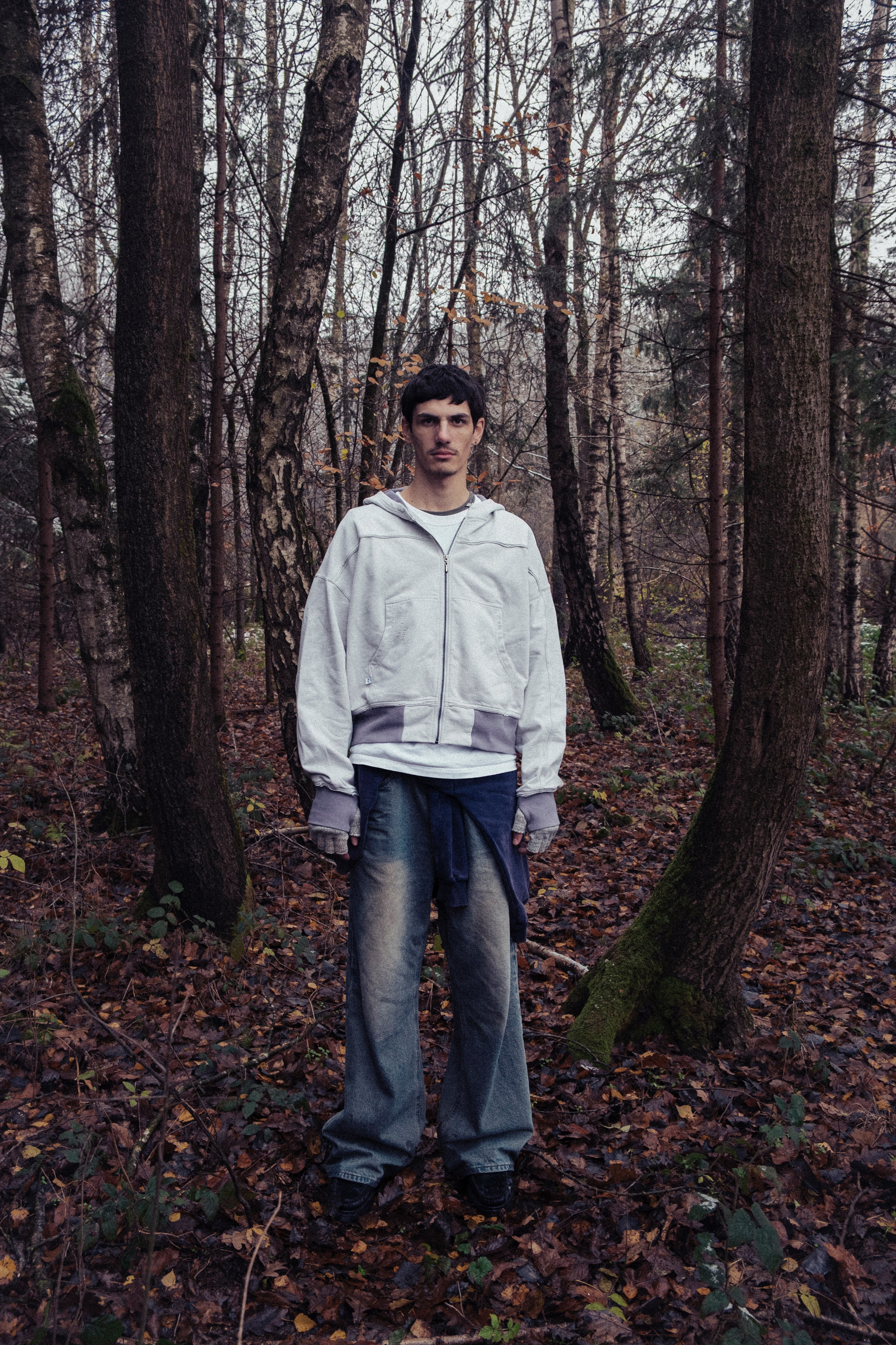 Streetwear Outfit: Grey Zipper - distressed with details