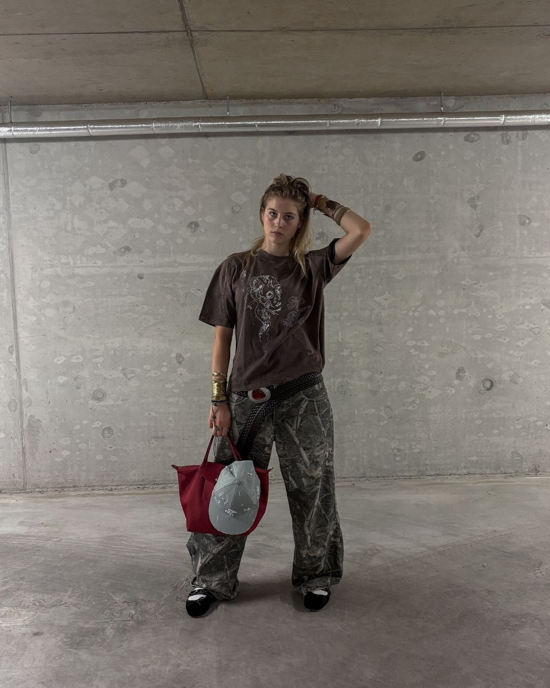 Distressed T-shirt with front print Model Female